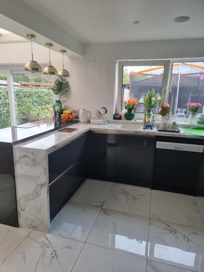 Hollybush Private House Hotell Luton  Eksteriør bilde